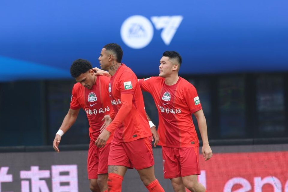 博鱼电竞官方网站-中超最新积分战报：成都蓉城登顶，上海海港狂轰4球，河南两连胜